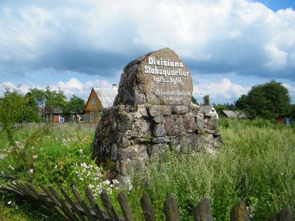 -  Памятны камень на месцы штабу германскай дывізіі (1915-18 гг.). Мемарыяльны камень штабу 85-га нямецкага пяхотнага дывізіёна