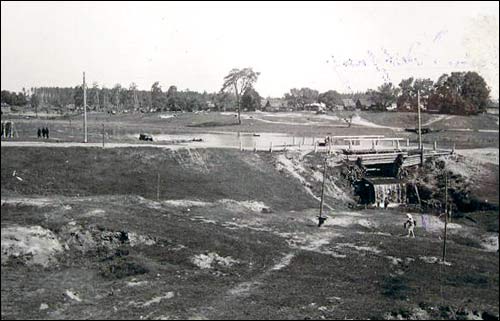  - Miasto na fotografiach z czasów II wojny światowej . Zdzięcioł. Czerwiec 1943