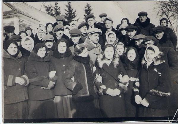  - Деревня на старых фотографиях . Ваўкавіцкая моладзь пасля фэсту на Прычыстую (да 1939 года)