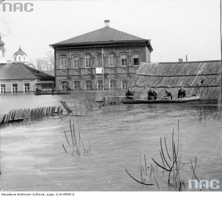  - Город на старых фотографиях . 