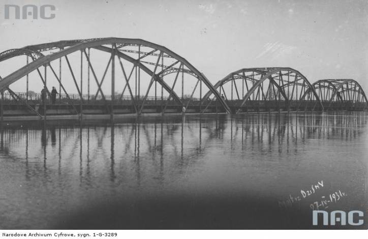  - Город на старых фотографиях . 