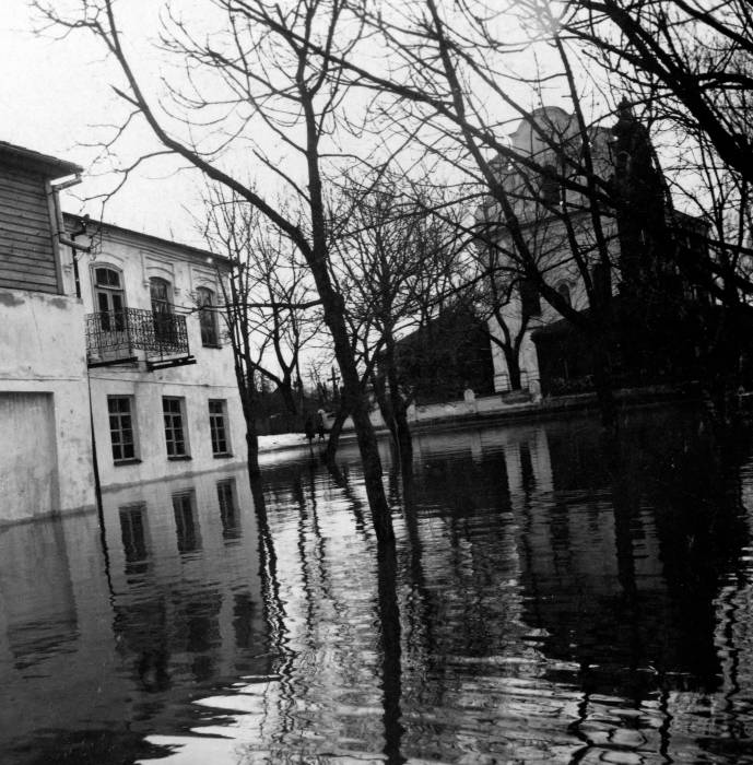  - Город на старых фотографиях . 