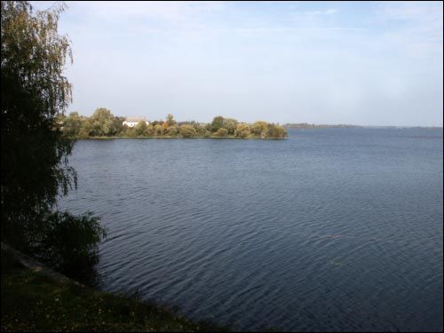  - Krajobrazy . Widok na jezioro z cmentarza Św. Jerzego