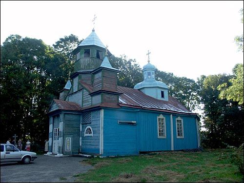  - Cerkiew Podwyższenia Krzyża Świętego. Widok fasady głównej i bocznej do 'obnowlenia' w 2009 r. Foto 08/2005