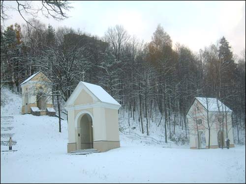  - Kościół Znalezienia Krzyża Św.. Kaplice kalwaryjskie zomą zimą