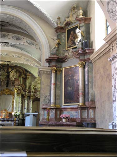  - Catholic church of the Holy Cross and the Monastery of Bonifratri. Interior. Side altar