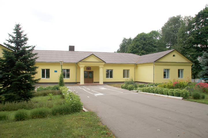  - Manor park of Magnuszewski. School