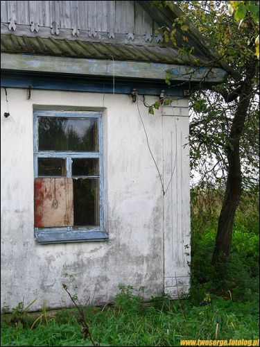 Węgieł murowanego domu w zachodniej części wsi Choromce. We wsi