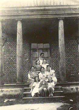  - Фольварк . 