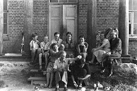  - Фольварк . 