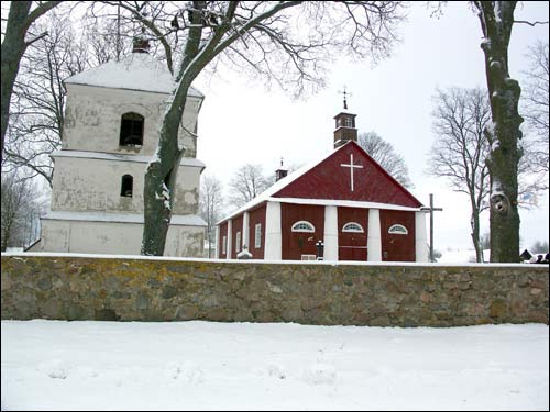 Niacieč. Catholic church of St. Michael the Archangel