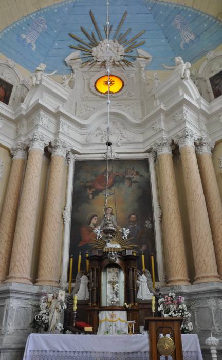 Iščałna. Catholic church of the Holy Trinity