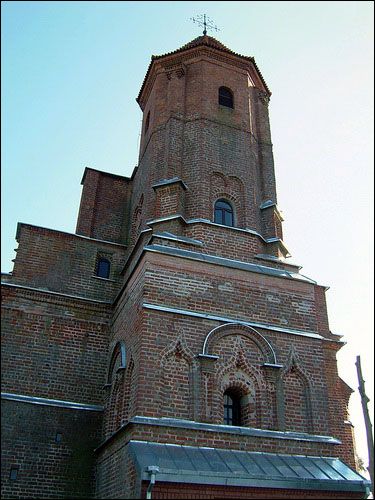 Hniezno |  Kościół Św. Michała Archanioła. Fragment fasady głównej