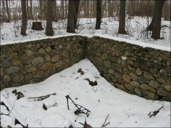  - Гаспадарчы двор Гюнтэраў. Рэшткі лядоўні