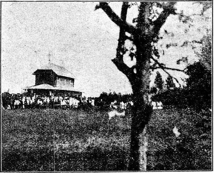  - Капліца . Урачыстасць асвячэння капліцы ў мясцовасці Курган парафіі Жодзішкі. Фота з газеты Nasz Pryjaciel, Nr. 30, 28 ліпеня 1929 года.