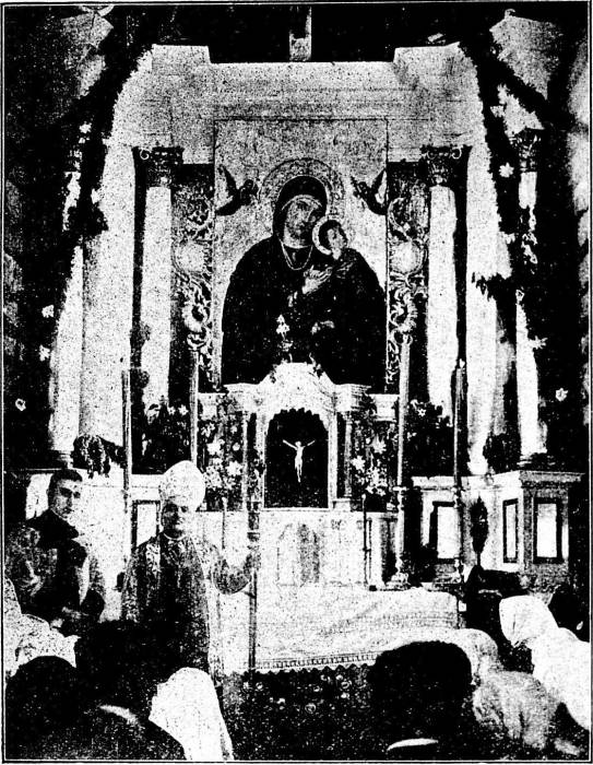  - Капліца . Урачыстасць пасвячэння капліцы ў мясцовасці Курган парафіі Жодзішкі. Стаяць біскуп Уладыслаў Бандурскі і жодзіскі пробашч Рамуальд Дроніч. Фота з газеты 