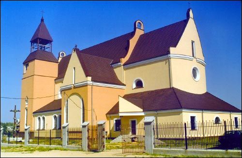 Lida |  Town streets . Catholic church of the Mercy of God (Maladzyozhnaya st., late 20th c.)