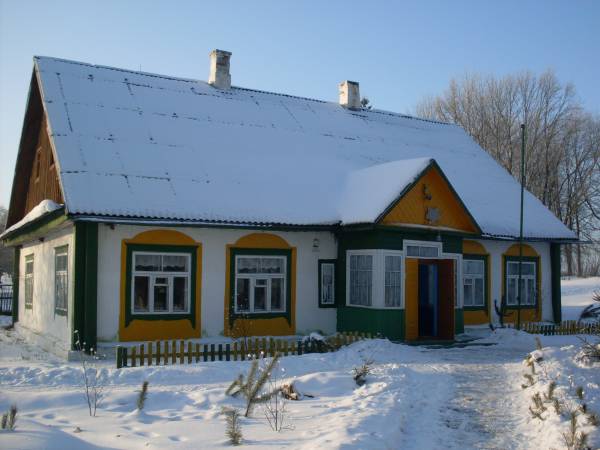  - В деревне . Школа.