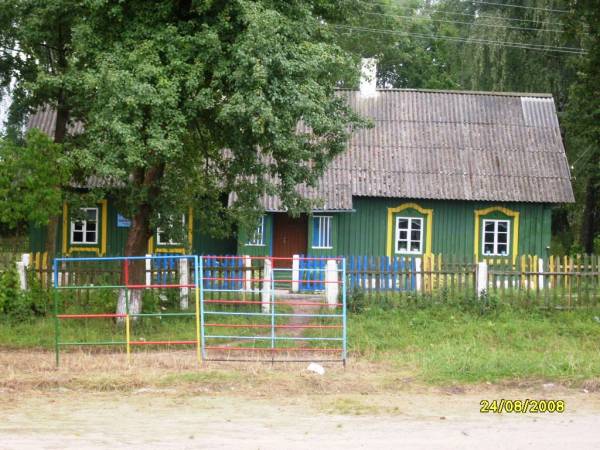  - В деревне . Вид здания школы, в котором была учительская