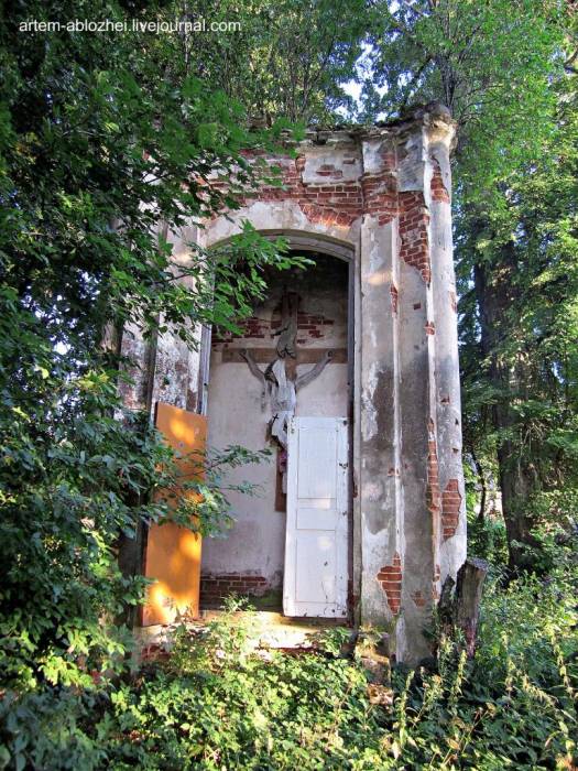 Niesutycze. Kapliczka przydrożna 