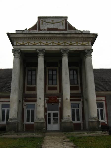  - Zespół dworsko-parkowy . 