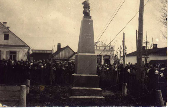 Mir. Town at the old photos 