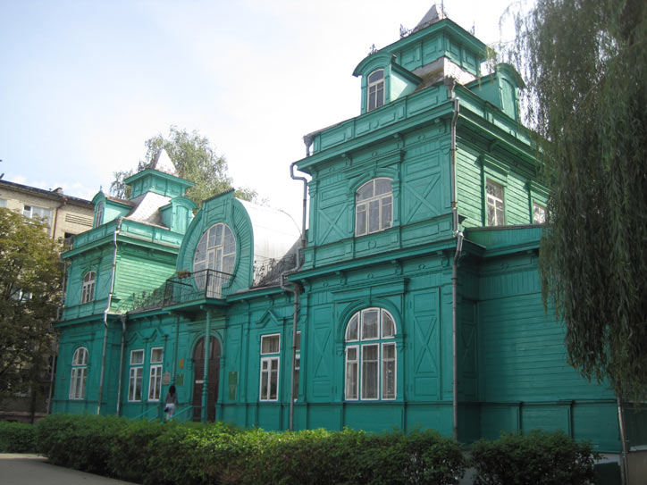  -  Kacnelson mansion. Mansion in Babrujsk is the monument of modern architecture