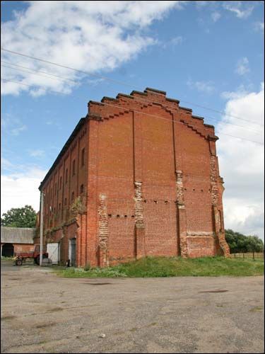 - Dwór gospodarczy Worońcowych-Weliaminowych. Budynek produkcyjny w Wawuliczach, 08 2008