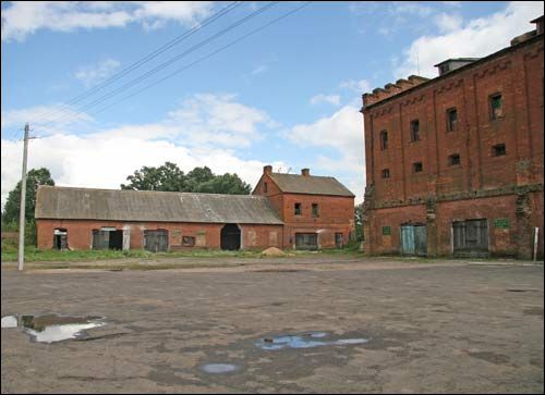 Wawulicze (Dubówka). Dwór gospodarczy Worońcowych-Weliaminowych