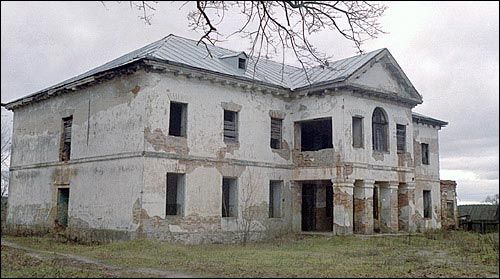  - Dwór Potockich. Pozostałości pałacu Potockich w Berezynie, fasada główna
