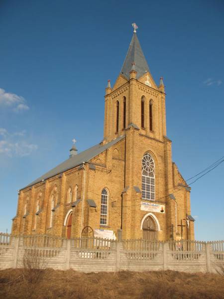 Красное. Костёл Успения Пресвятой Девы Марии