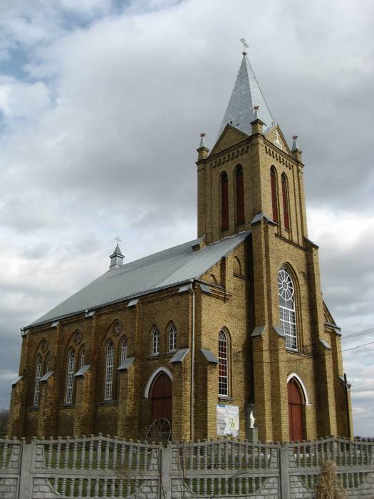 Красное. Костёл Успения Пресвятой Девы Марии