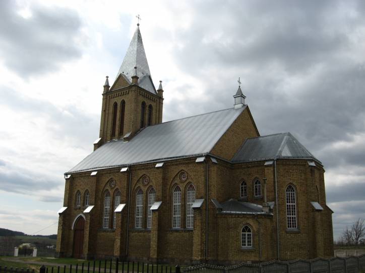 Красное. Костёл Успения Пресвятой Девы Марии