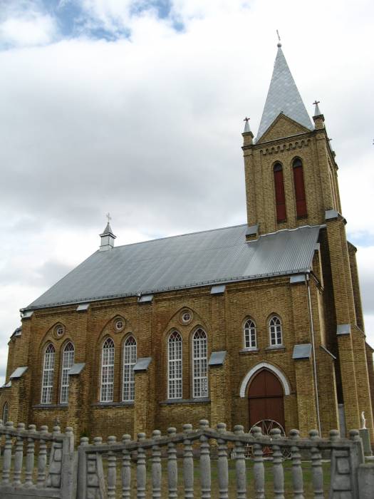 Красное. Костёл Успения Пресвятой Девы Марии