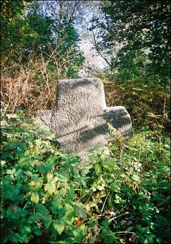  - Cmentarz chrześcijański. Kamienny krzyż