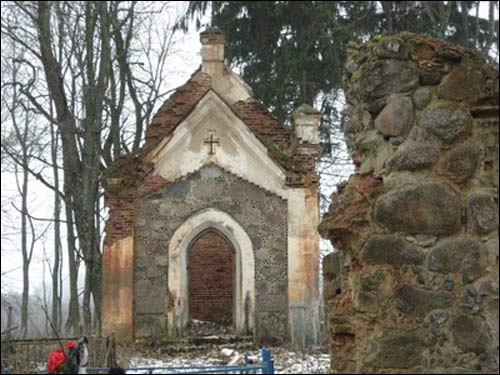 Borzdyń Mała (Jurzdówka). Kaplica grobowa Wiszniewskich
