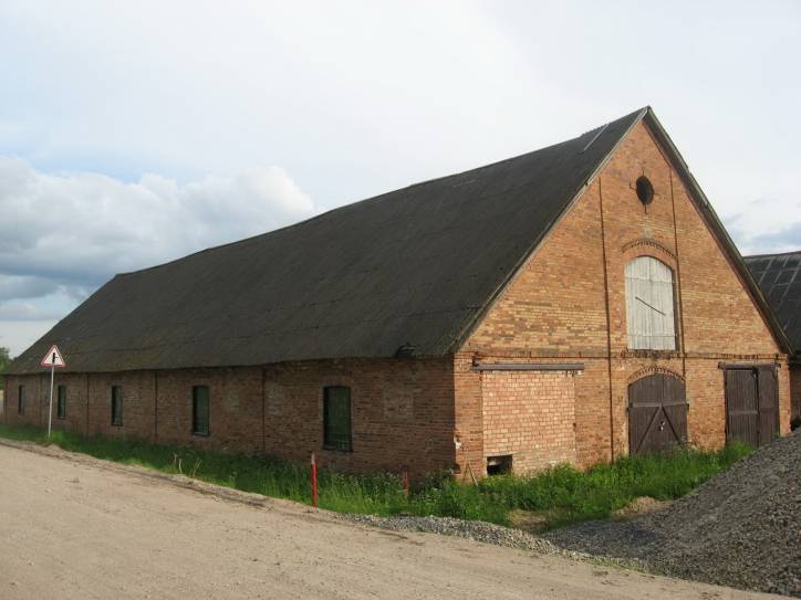  - Dwór gospodarczy . 