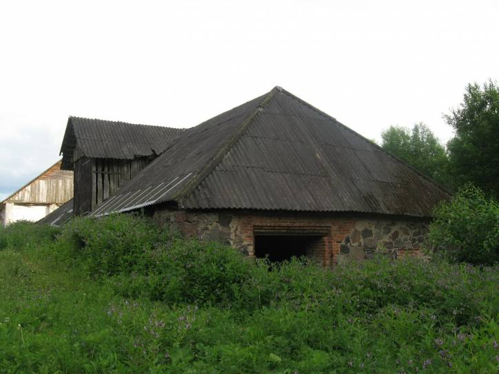  - Dwór gospodarczy . 