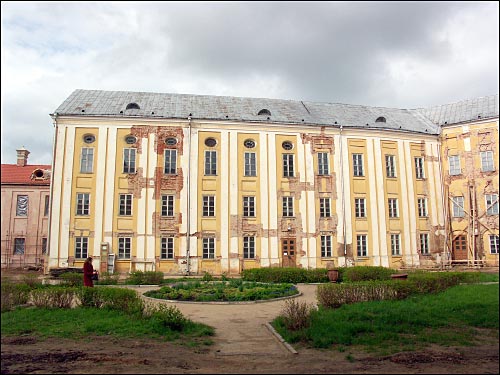  - Zamek Radziwiłłów Rekonstrukcja, 2005. Dziedziniec wewnetrzny, skrzydło boczne (05 2005)