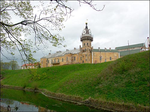  - Zamek Radziwiłłów Rekonstrukcja, 2005. Wały nad fosą