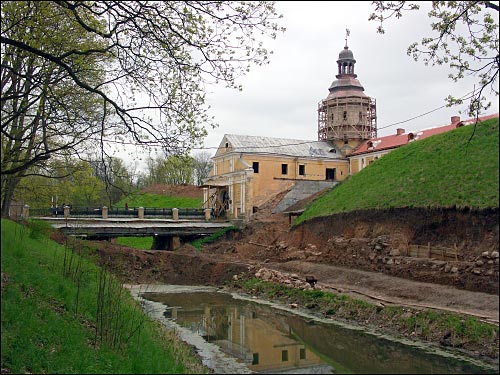  - Zamek Radziwiłłów Rekonstrukcja, 2005. Fosa