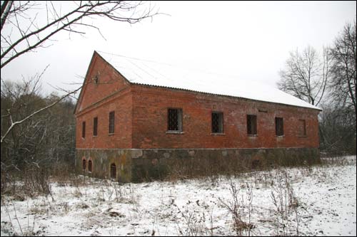  - Сядзібна-паркавы ансамбль Ваньковічаў. Будынак, дзе месьцілася сыраварня і кухня