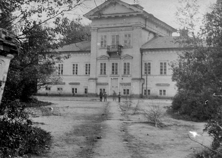  - Zespół dworsko-parkowy Brochockich. 