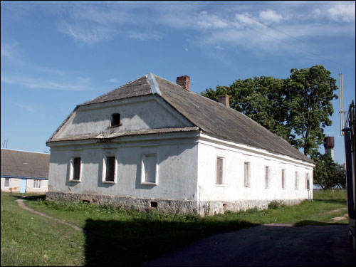 Voziera.  Priest house