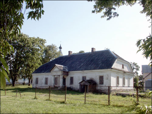 Voziera.  Priest house