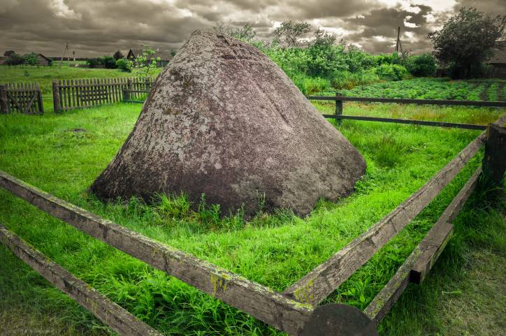 Kamiena. Glacial erratic «Varacišyn rock»