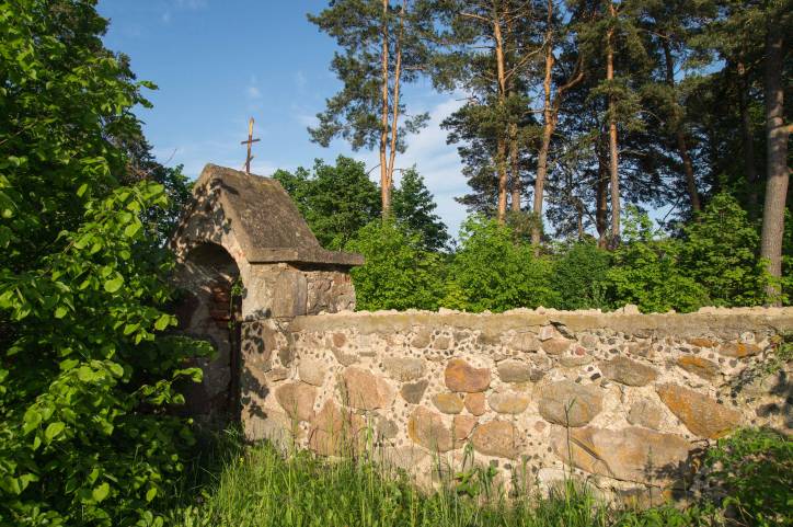  - Царква Святых апосталаў Пятра й Паўла. Малая брамка з агароджай.