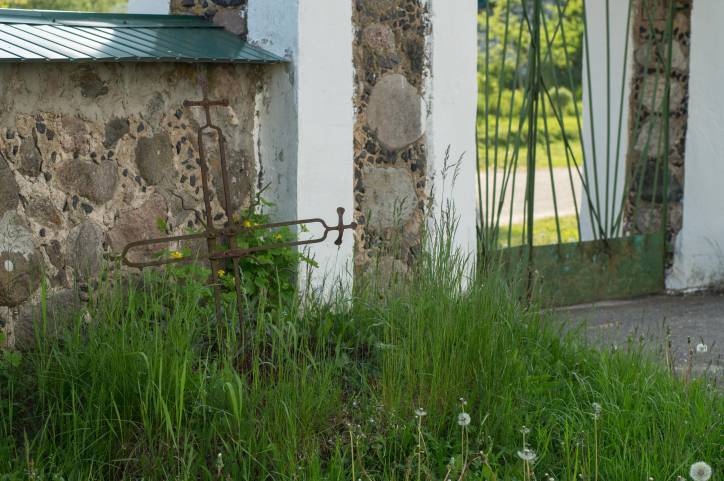  - Царква Святых апосталаў Пятра й Паўла. Стары крыж з капліцы.