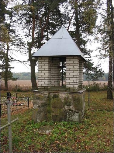  - Пейзажи . Каплічка адноўленая на парафіяльных могілках ў 1990-я гг.