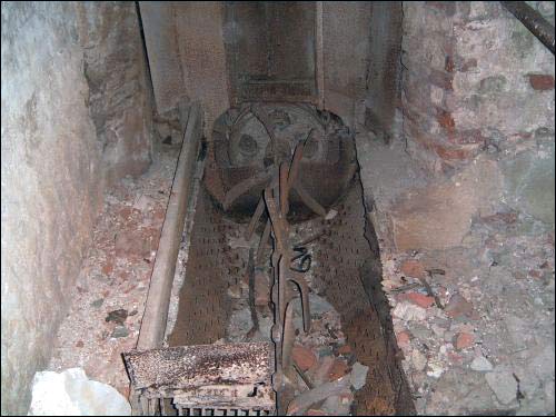  - Dwór gospodarczy Jeleńskich. Browar, zniszczony filtr